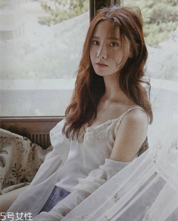 秋冬適合什么顏色的頭發(fā)？再燙個卷發(fā)更秋冬