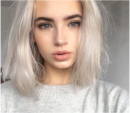 秋冬適合什么顏色的頭發(fā)？再燙個卷發(fā)更秋冬