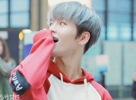 男生頭發(fā)稀疏適合什么發(fā)型？圓形劉海很好看