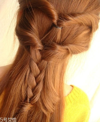 披肩發(fā)怎么扎好看？披肩發(fā)好看扎發(fā)圖解