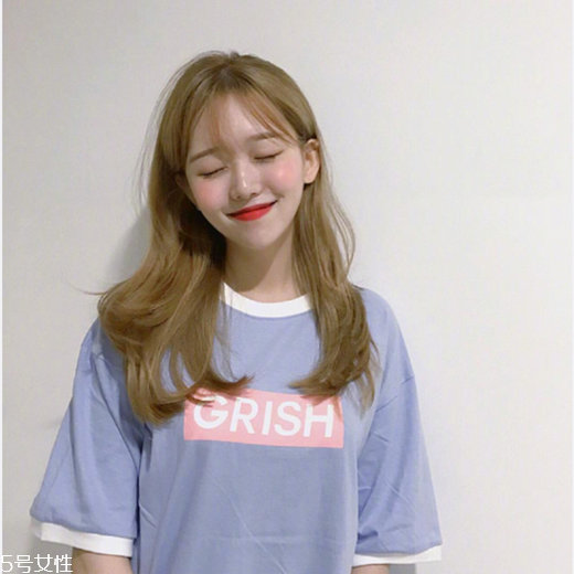 2018冬天流行什么發(fā)色？簡(jiǎn)單漂亮的披肩發(fā)