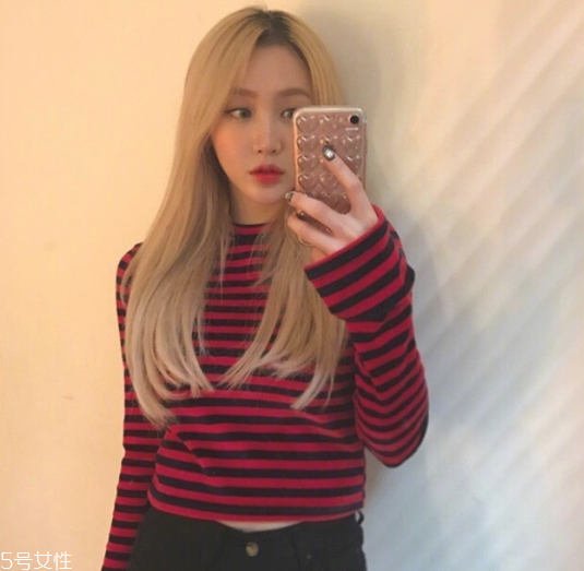 秋冬適合什么顏色的頭發(fā)？再燙個卷發(fā)更秋冬