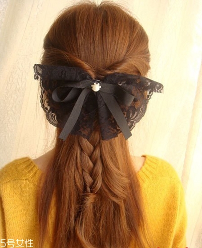 披肩發(fā)怎么扎好看？披肩發(fā)好看扎發(fā)圖解