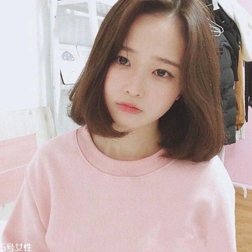 2018冬天流行什么發(fā)色？簡(jiǎn)單漂亮的披肩發(fā)