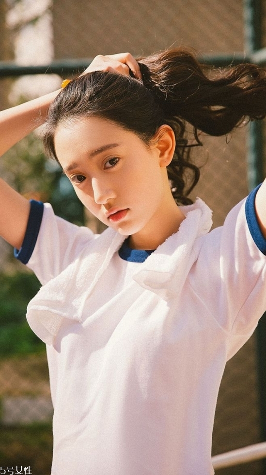 2018冬天流行什么發(fā)色？簡(jiǎn)單漂亮的披肩發(fā)