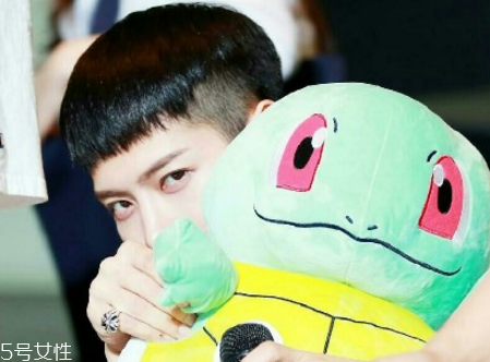 男生頭發(fā)稀疏適合什么發(fā)型？圓形劉海很好看