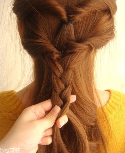 披肩發(fā)怎么扎好看？披肩發(fā)好看扎發(fā)圖解