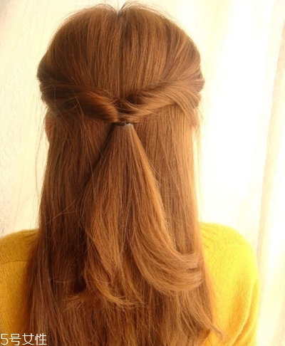 披肩發(fā)怎么扎好看？披肩發(fā)好看扎發(fā)圖解