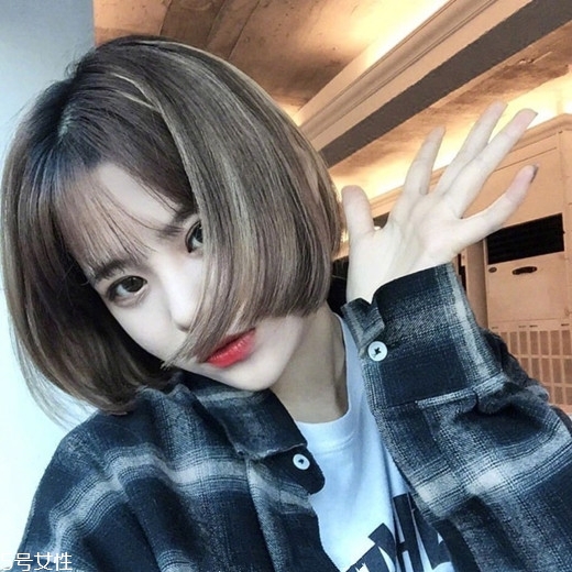 2018冬天流行什么發(fā)色？簡(jiǎn)單漂亮的披肩發(fā)