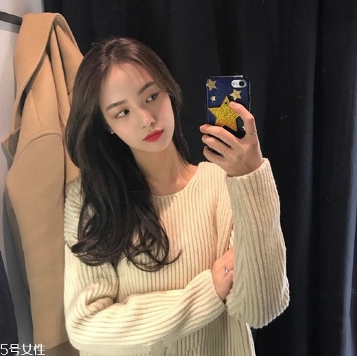 2018冬天流行什么發(fā)色？簡(jiǎn)單漂亮的披肩發(fā)