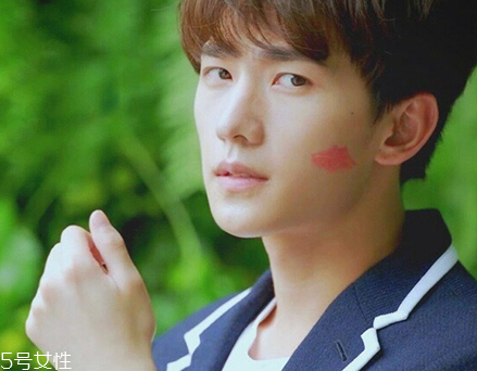 嬌蘭kiss kiss黃金鉆石唇膏多少錢？嬌蘭熱門口紅