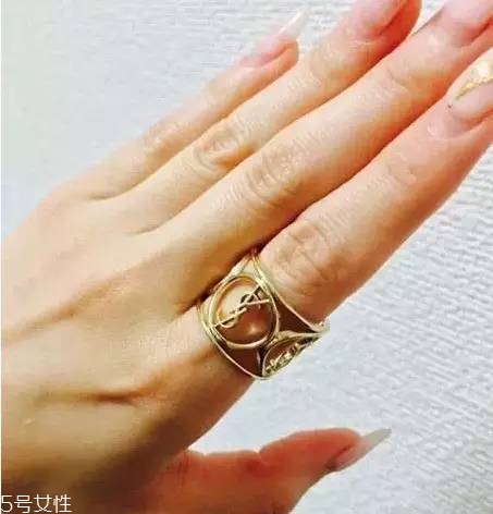 如何選擇口紅色號？口紅必不可少