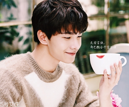 嬌蘭親親567是什么顏色？活色生香吻的秘訣