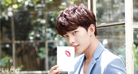 嬌蘭親親567是什么顏色？活色生香吻的秘訣