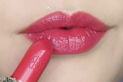 嬌蘭親親567是什么顏色？活色生香吻的秘訣