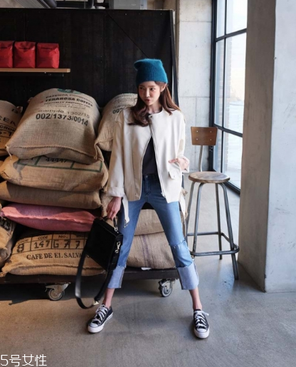 白色皮衣怎么搭配？兼具優(yōu)雅與干練