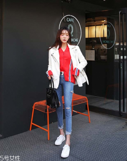 白色皮衣怎么搭配？兼具優(yōu)雅與干練