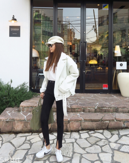 白色皮衣怎么搭配？兼具優(yōu)雅與干練