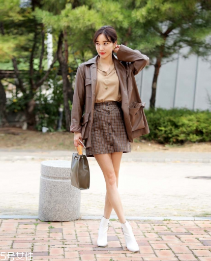 棕色皮衣怎么搭配？玩轉(zhuǎn)復(fù)古潮流風(fēng)