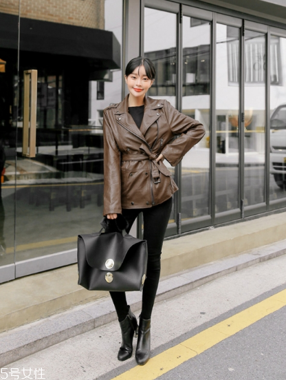 棕色皮衣怎么搭配？玩轉(zhuǎn)復(fù)古潮流風(fēng)