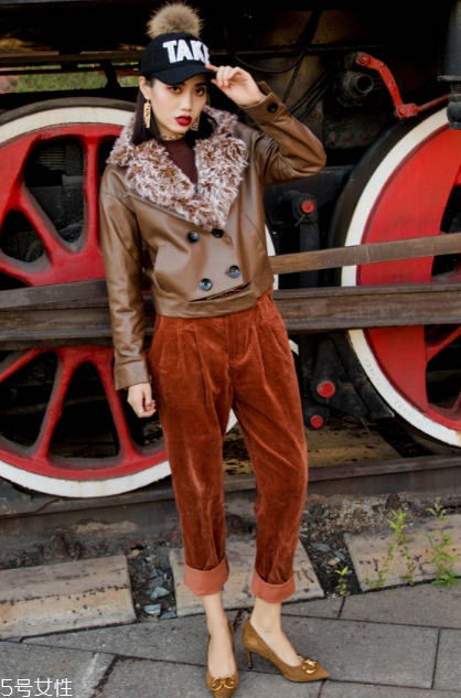 棕色皮衣怎么搭配？玩轉(zhuǎn)復(fù)古潮流風(fēng)