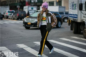 校服褲搭配什么鞋子？不同鞋子不同風格