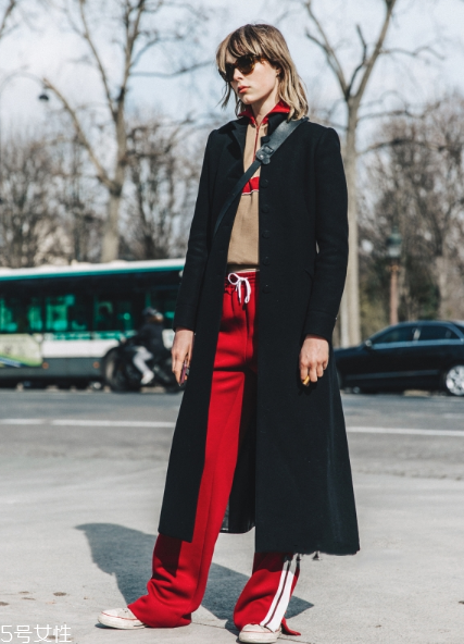 校服褲搭配什么鞋子？不同鞋子不同風(fēng)格