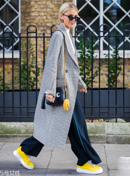 校服褲搭配什么鞋子？不同鞋子不同風(fēng)格