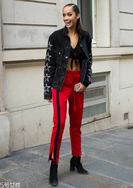 校服褲搭配什么鞋子？不同鞋子不同風(fēng)格