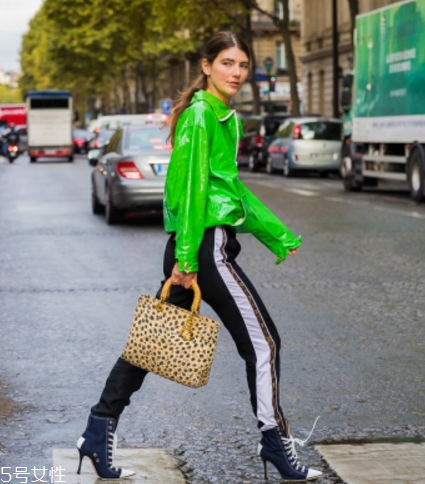 校服褲搭配什么鞋子？不同鞋子不同風(fēng)格