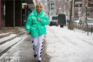 校服褲配什么上衣？舒適時尚兩不誤