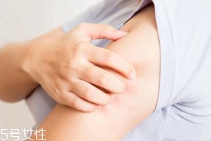 身體皮膚干燥用什么護膚品？這些身體乳拯救爆皮掉屑