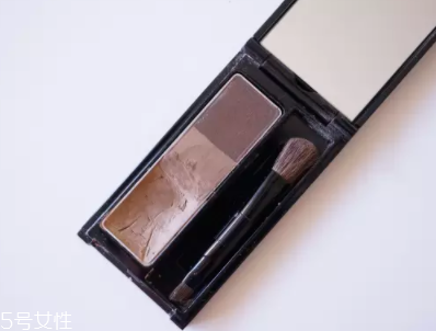 彩妝盤都有什么？小巧輕便型彩妝盤適合日常