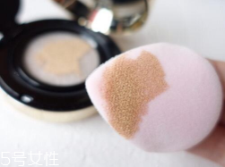 冬天適合用氣墊還是粉底液？冬天底妝和氣墊更配哦