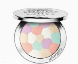 買粉餅好還是散粉？精致女孩粉餅是標配