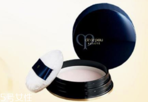 買粉餅好還是散粉？精致女孩粉餅是標配