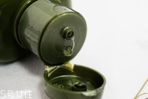 控油水乳哪個(gè)好？油膩中年的解油福星