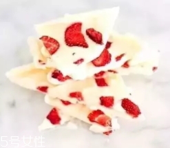 君樂(lè)寶芝士酸奶怎么喝？卡死在插吸管這一步