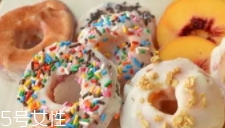 君樂(lè)寶芝士酸奶怎么喝？卡死在插吸管這一步