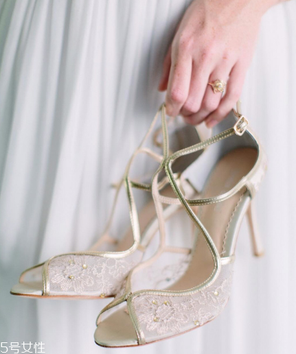 bella belle鞋子多少錢？超級平價的美艷婚鞋