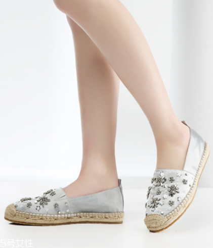 漁夫鞋適合什么季節(jié)？春夏演繹多樣風(fēng)格