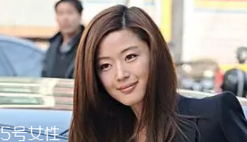 臥蠶和眼袋的區(qū)別是什么？臥蠶是肌肉眼袋是肥肉