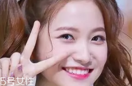 臥蠶和眼袋的區(qū)別是什么？臥蠶是肌肉眼袋是肥肉