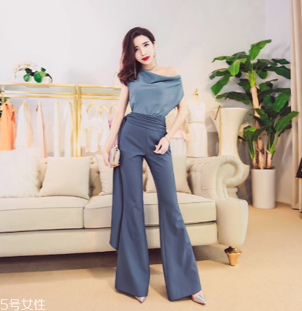 喇叭褲適合什么身材？初春演繹復(fù)古時(shí)尚