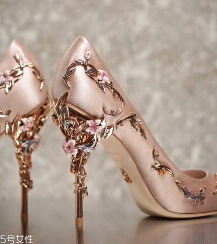 ralph russo是什么檔次？動(dòng)人心弦的精美工藝