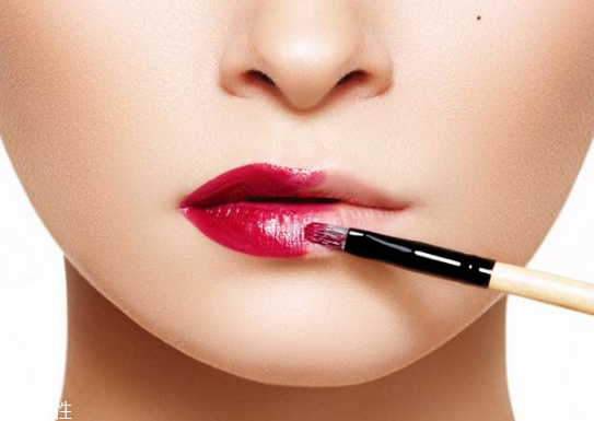 什么牌子的唇釉好用？顯色又不易脫妝