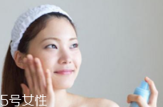 保濕爽膚水什么時候用？早中晚都必須用