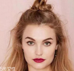 2018年女生發(fā)型趨勢 第2款超顯臉小 2018年女生發(fā)型趨勢 第2款超顯臉小