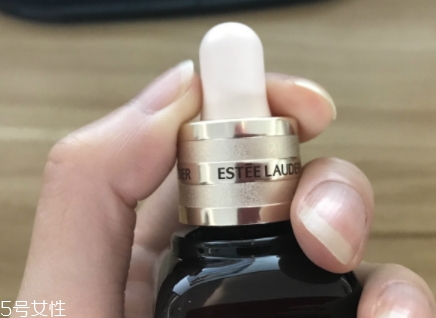 雅詩蘭黛適合油性皮膚嗎？