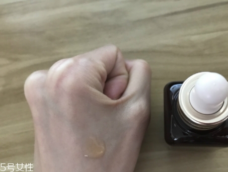 雅詩蘭黛適合油性皮膚嗎？